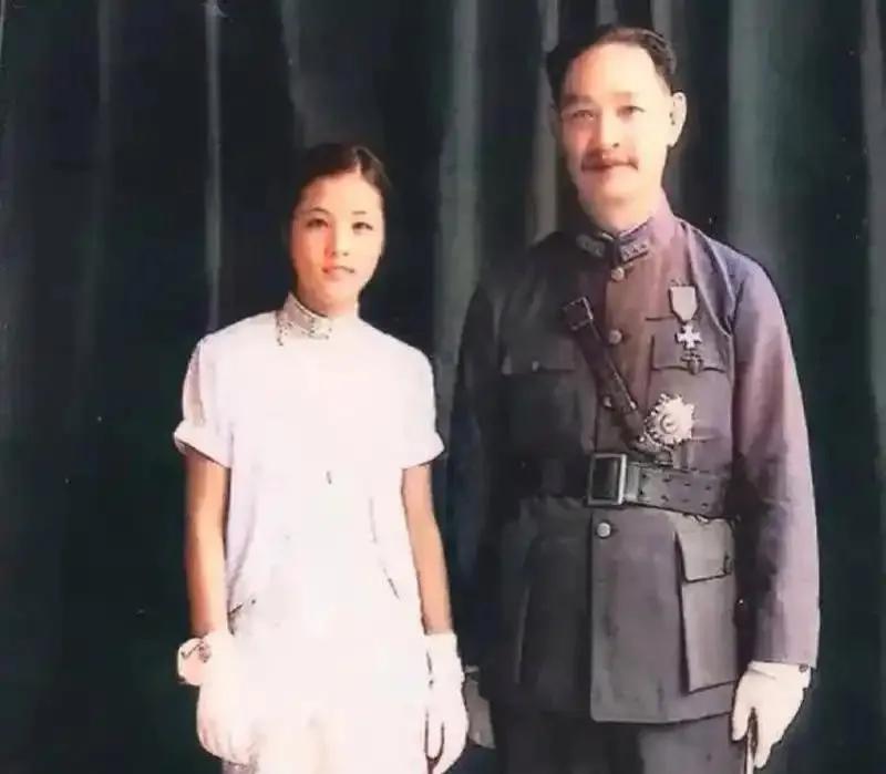 17岁少女嫁给54岁民国上将，从抗拒婚姻到生死相随，她陪丈夫投向光明

17岁的