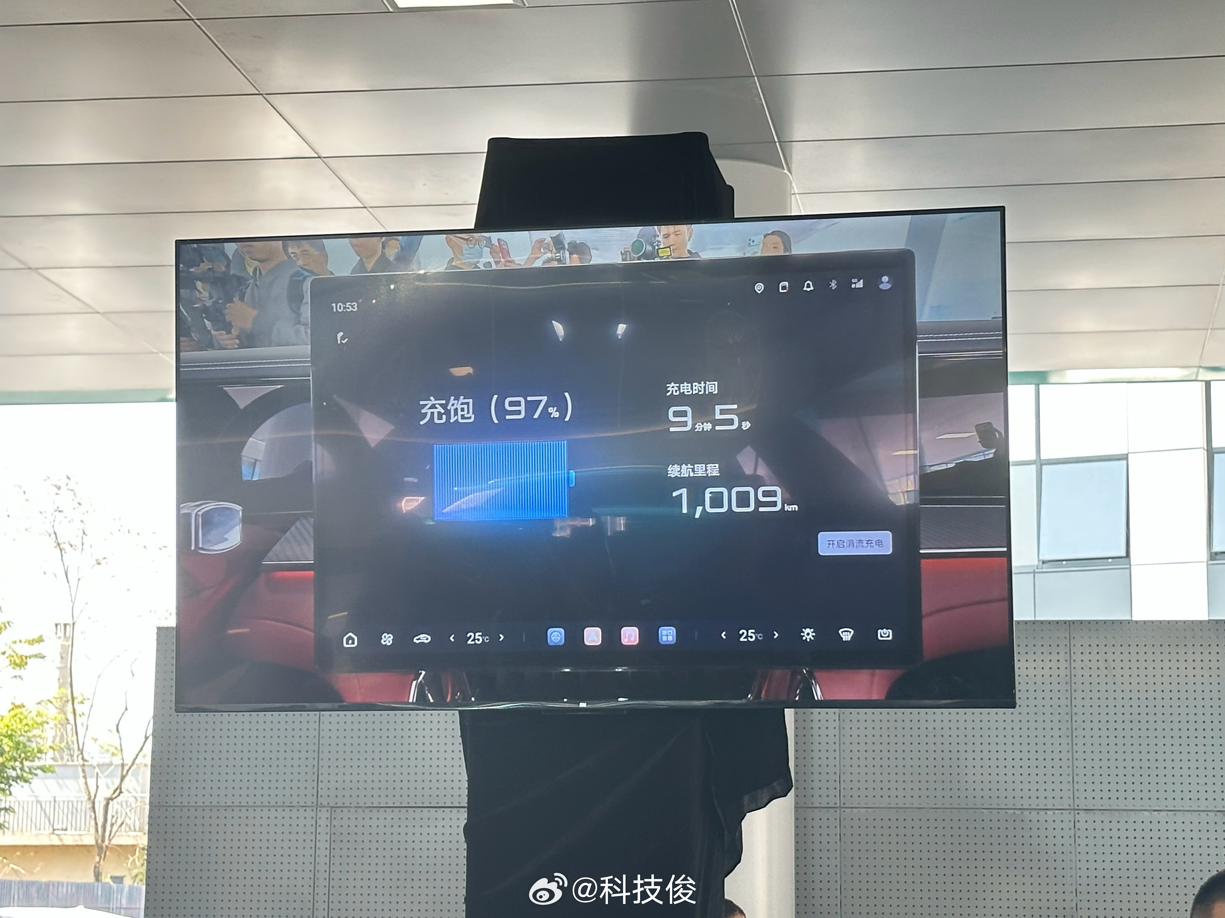 今天全新腾势Z9GT首位车主段女士交车仪式，亲自交车，段女士说选择Z9GT始于颜