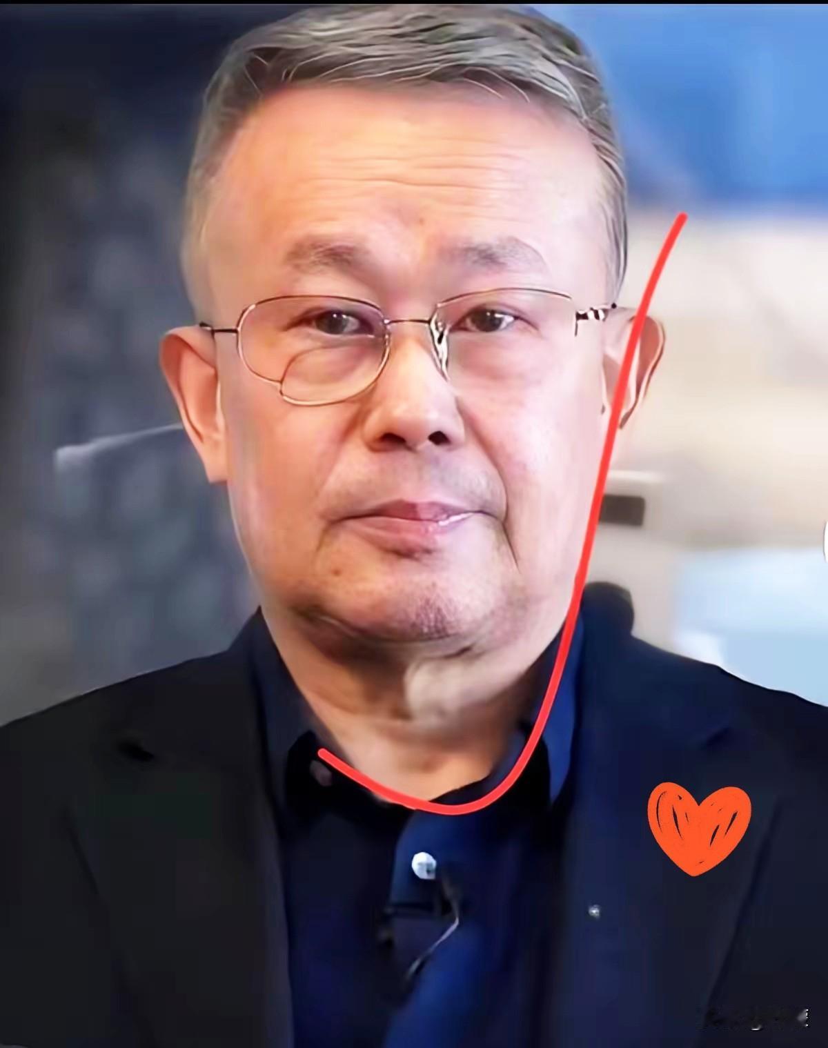 别人忽然一改之前的小气刻薄，
把之前掐得死死的脖子松了松，
摆出一副大方模样。