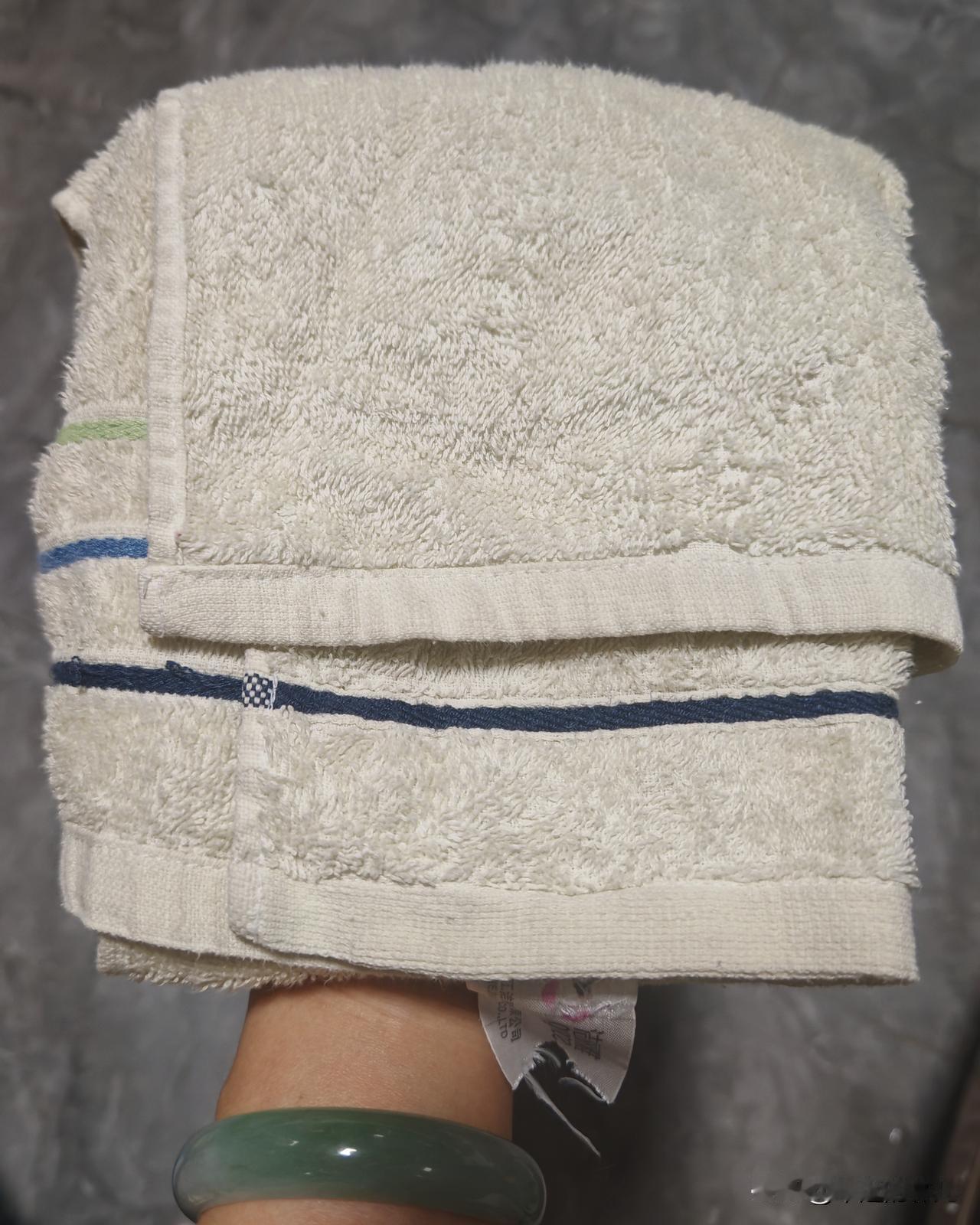 不得不承认，
其实我们普通人生活并没有想象的那么富有。
前几天我们去做志愿服务，