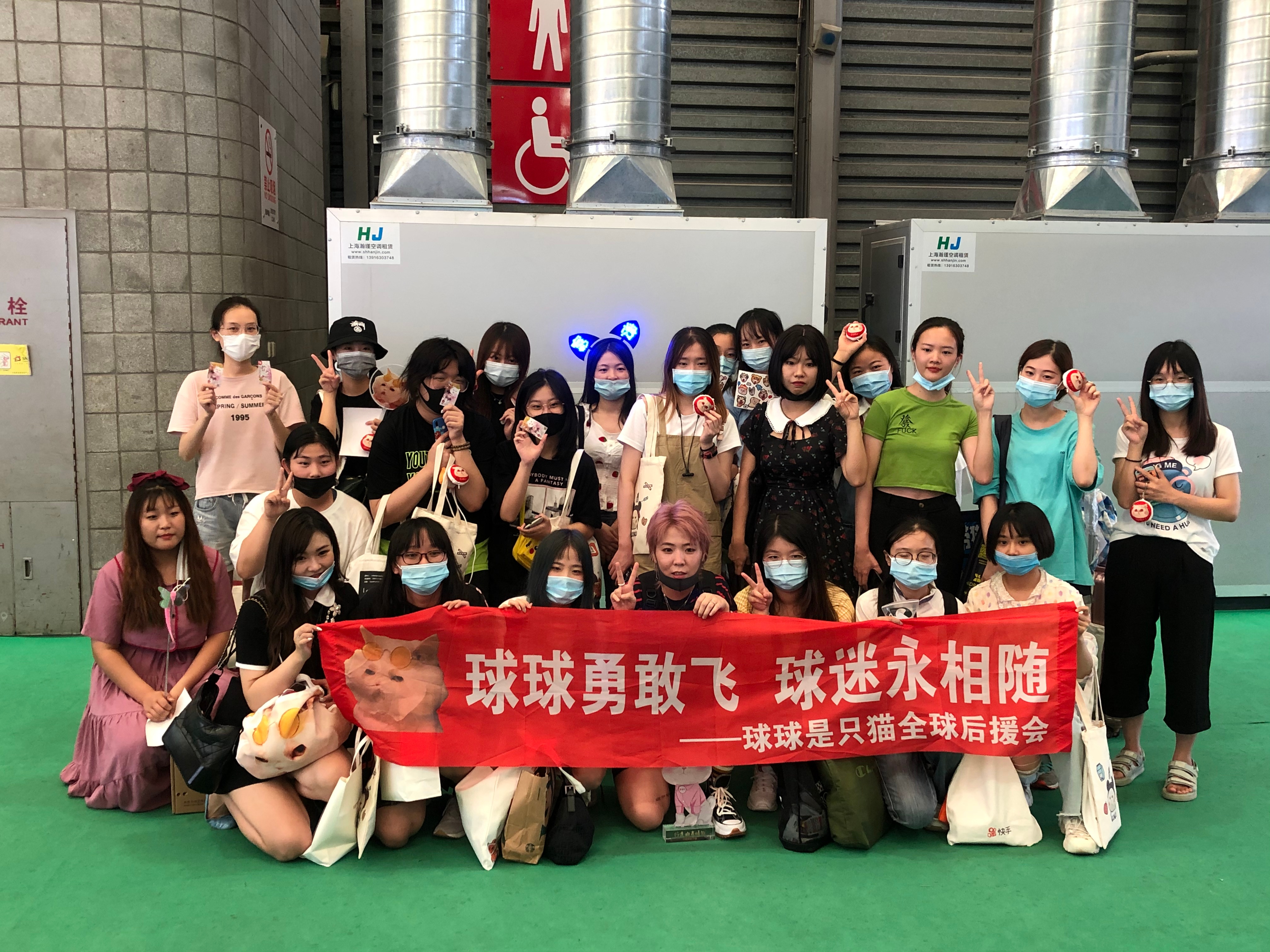 又是一年一度的亚宠展了，8.18号粉丝见面，我准备了好多小周边和门票，如果有去的
