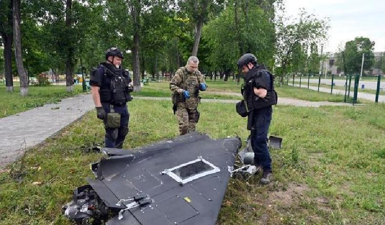 现在打仗，真不是坦克谁多、炮谁猛这么简单了，而是看谁家无人机更聪明、更耐打。
