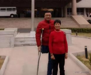 47岁的浙江女婿遭遇车祸，导致右腿截肢，亲生母亲当场离世。没想到，举目无亲之际，