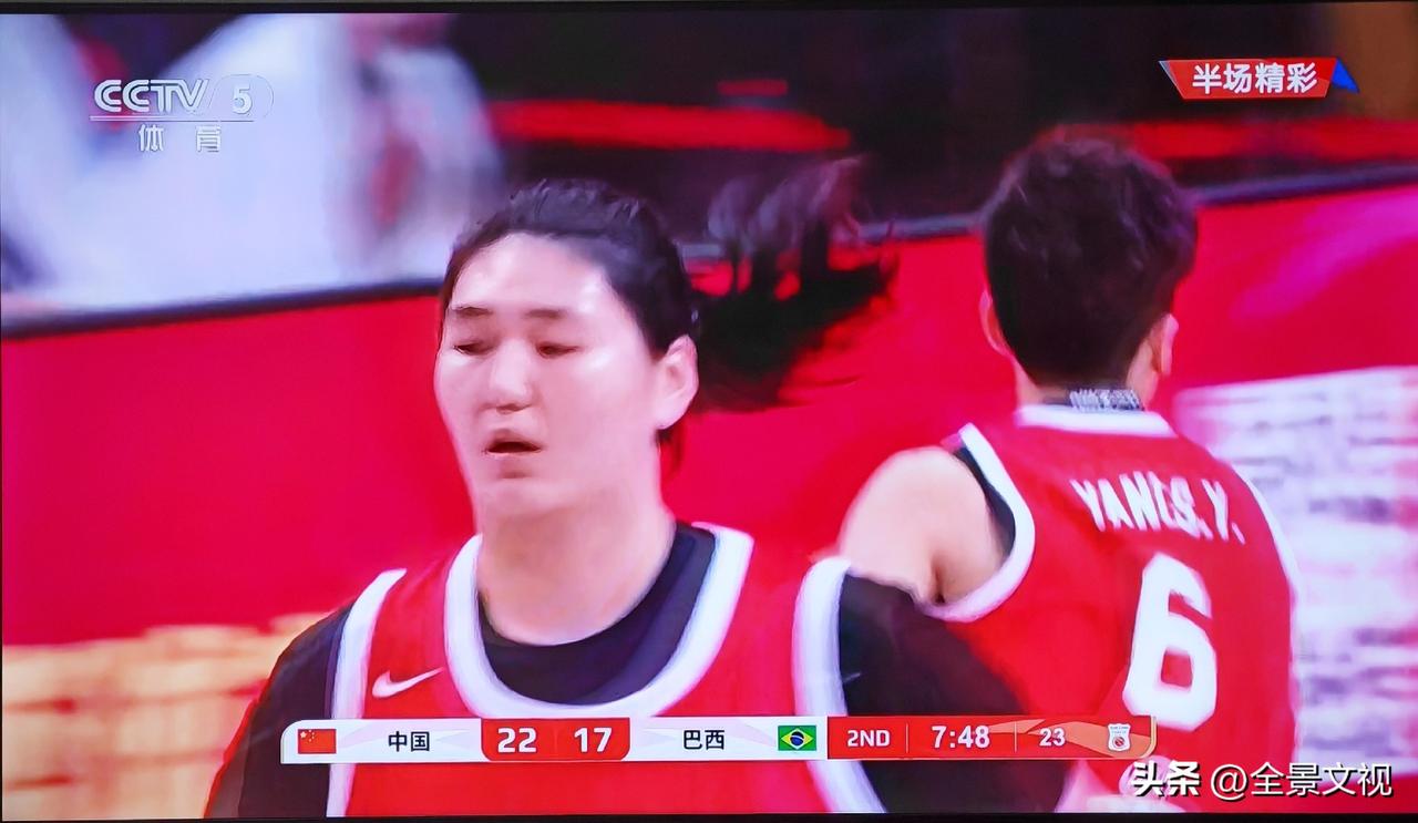 久违了的中国女篮面目一新。
      3.5号晚上央视体育频道直播中国女篮对巴