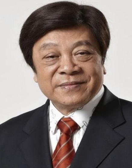 2020年，赵忠祥去世前，故意支开老婆孩子，将倪萍叫到跟前：“妹子，哥的遗产，你