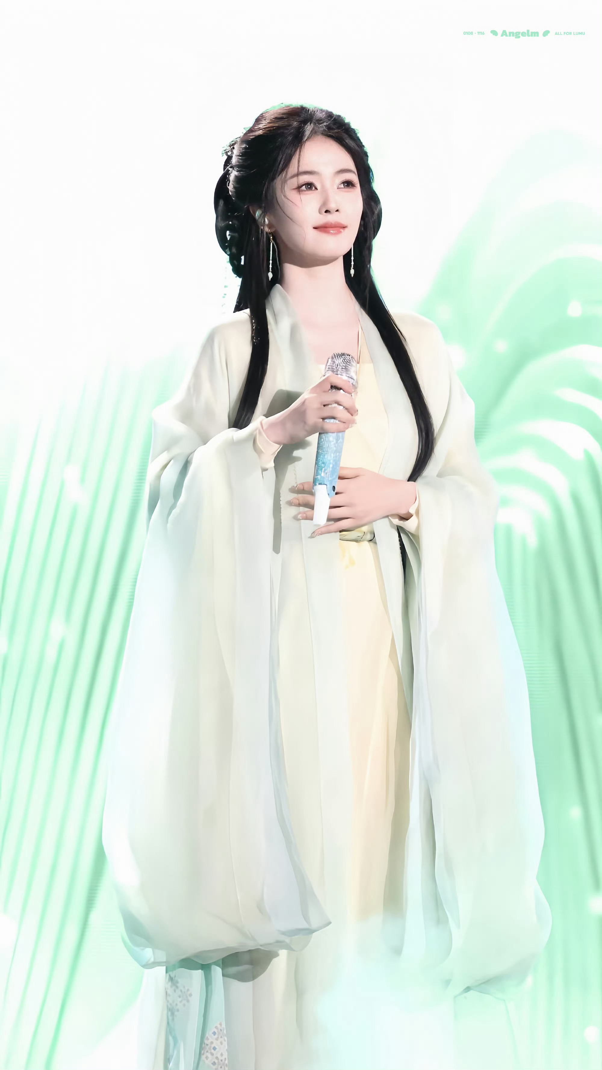 白鹿白鹿莫离白鹿叶璃 繁星之下盼晨曦，黄昏之后思蝉鸣，皎月清凉你是我的方向。