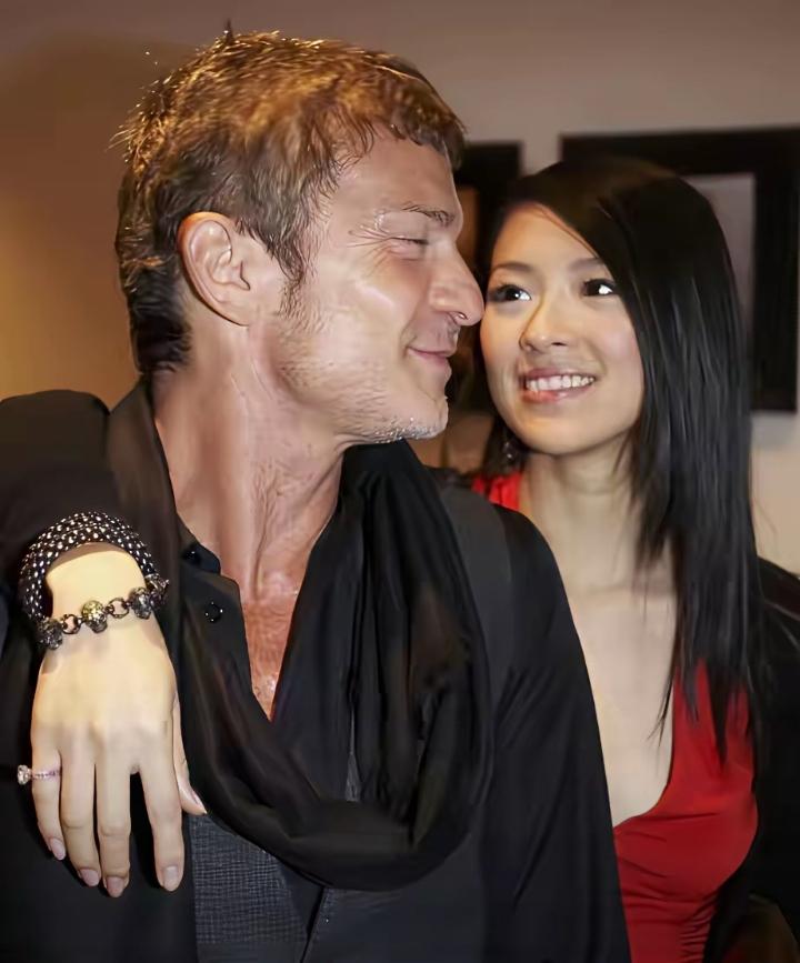 我真是想不明白了，为什么汪峰不能够做到好好珍惜章子怡？章子怡曾经很爱她的外籍男友