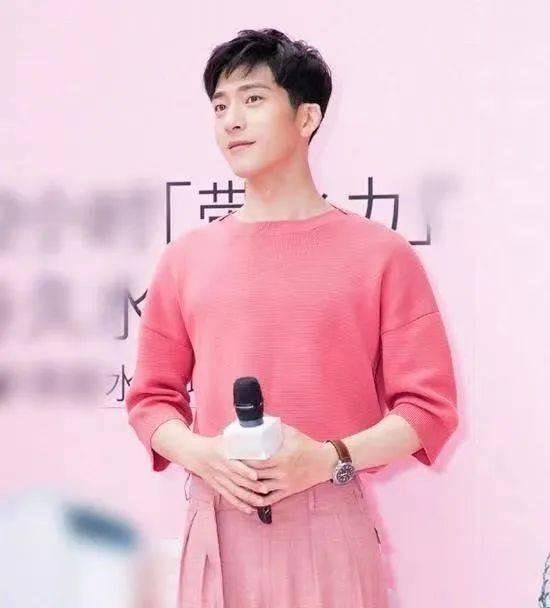 张翰和井柏然差几岁？都穿粉色谁更娇嫩？ 