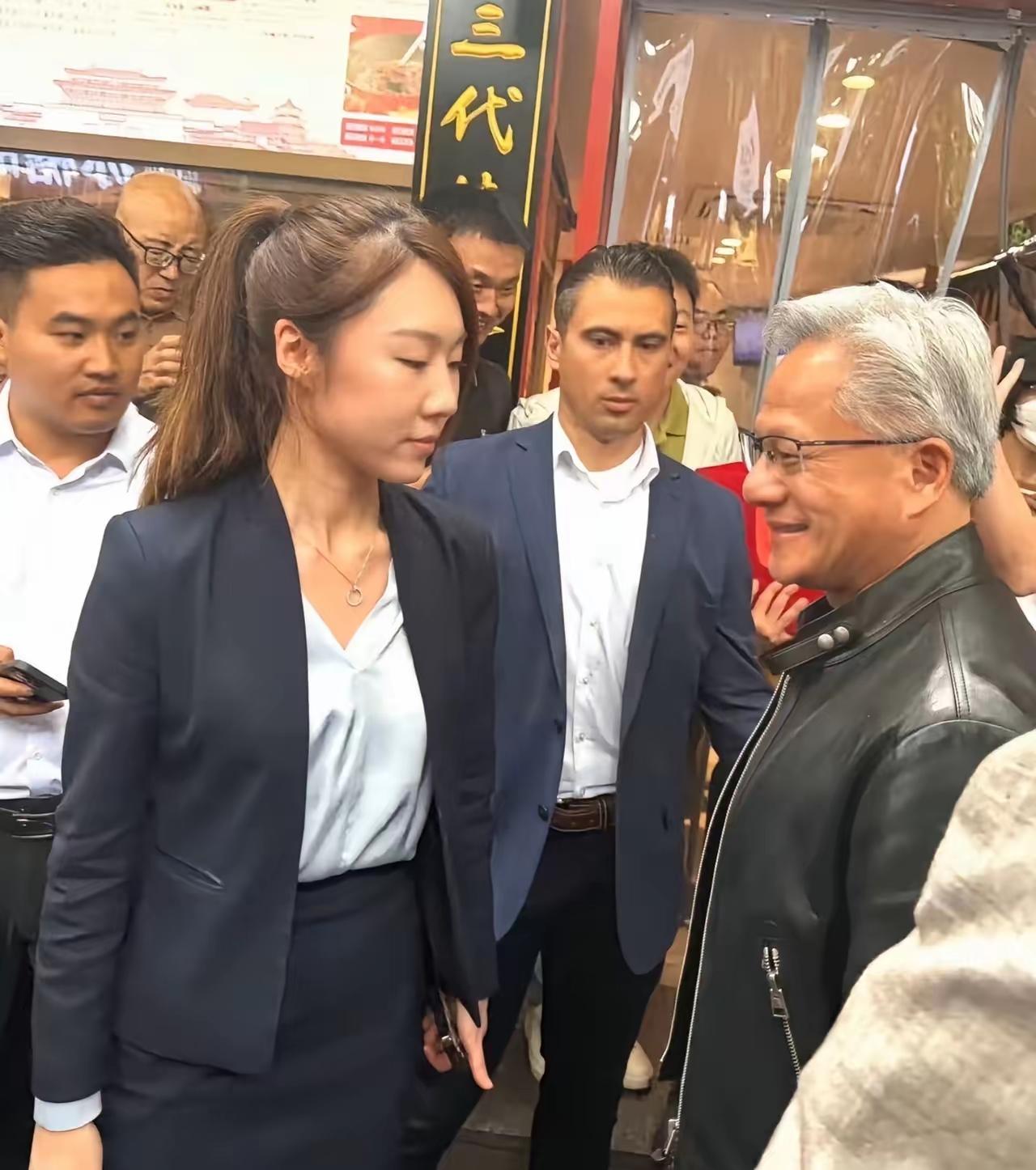 大家来琢磨一下：英伟达老板黄仁勋近期的活动是不是值得玩味？
5月中旬，美国客人访