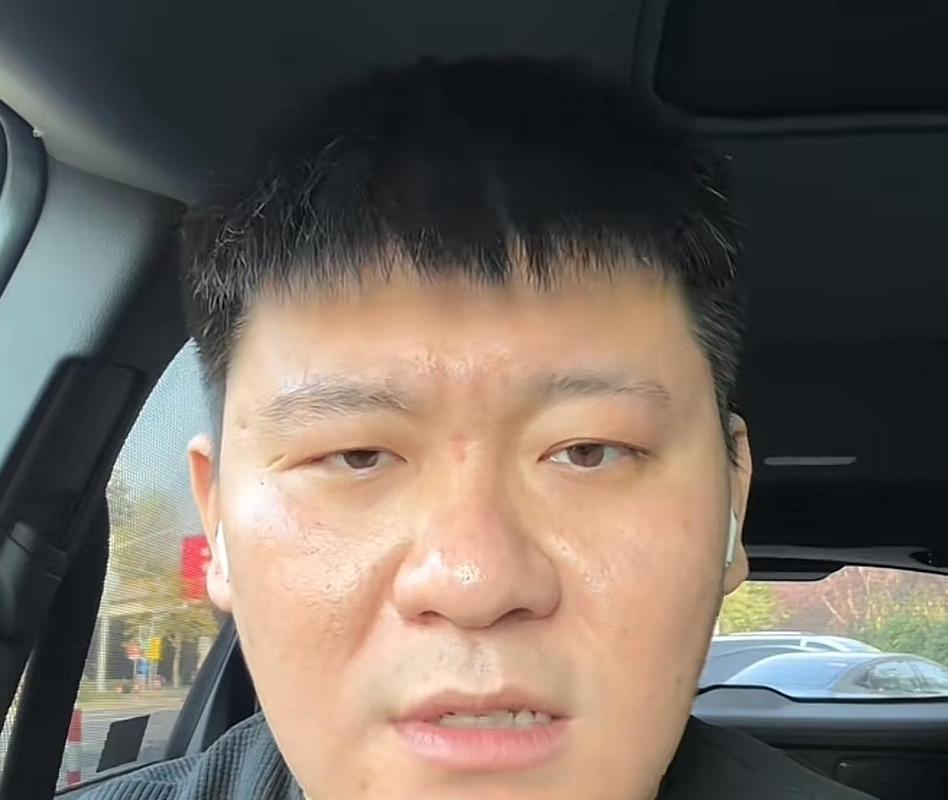 车圈顶流网红韩景枫宣布二次创业，2026年5月卖掉北京全部豪车与房产，举家迁往杭