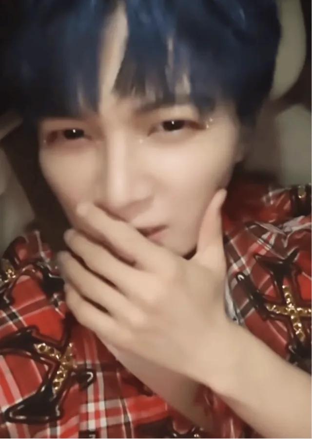 "周深鸟巢演唱会，音乐震撼人心，更暖心的是为13万观众准备的专属伴手礼，每一份都