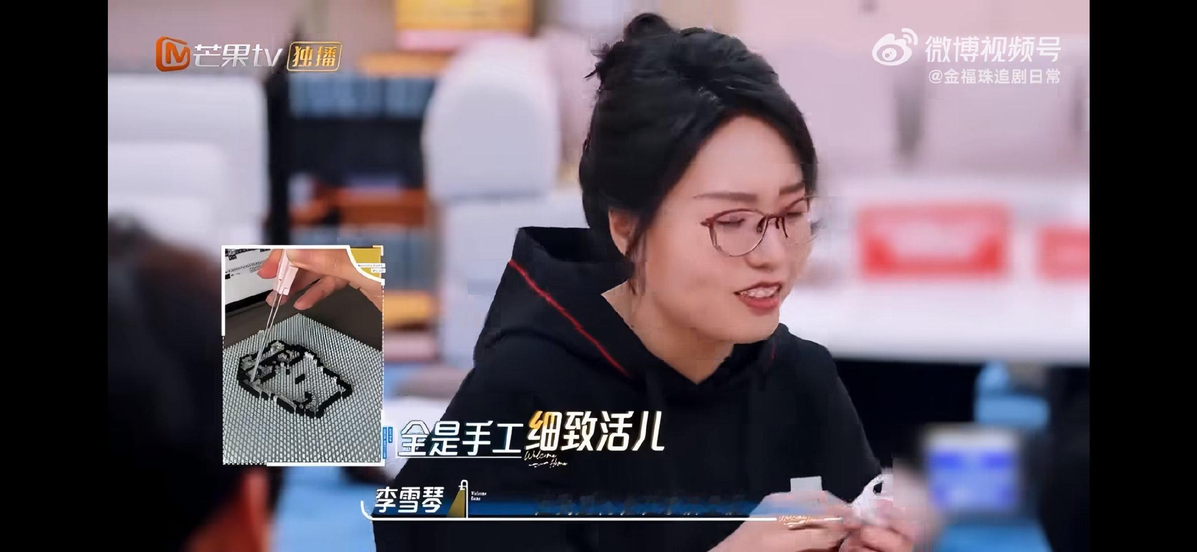 何与肌肉男拼豆反差感我们的宿舍很难不爱这种双面气质，镜头外是热爱手工、耐心绣花拼
