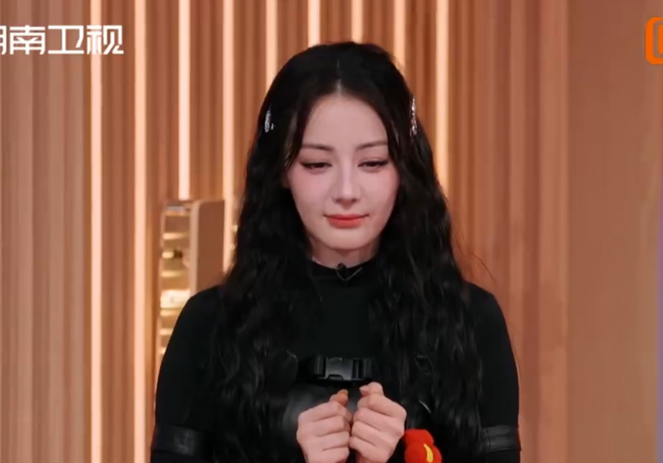 迪丽热巴[超话]迪丽热巴被砸先关心高颅顶迪丽热巴被砸先查高颅顶！痛不痛不重要，发