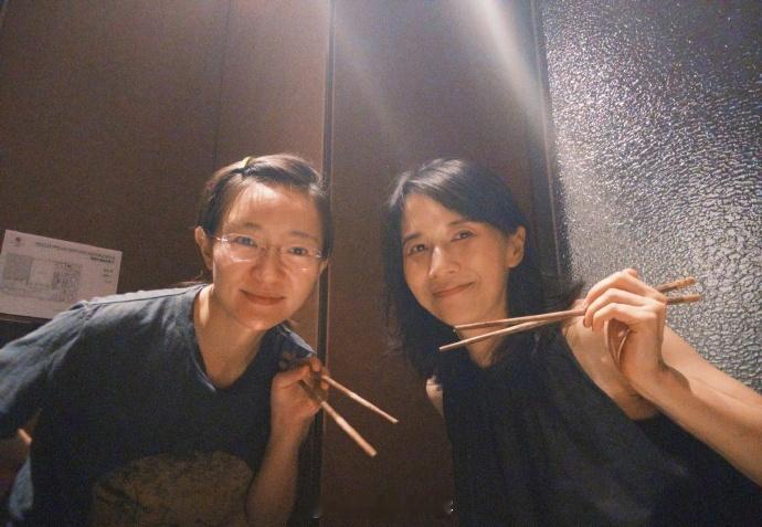 #焦俊艳papi酱聚餐#[哈哈][哈哈]大暴雨的聚会[doge] ​​​