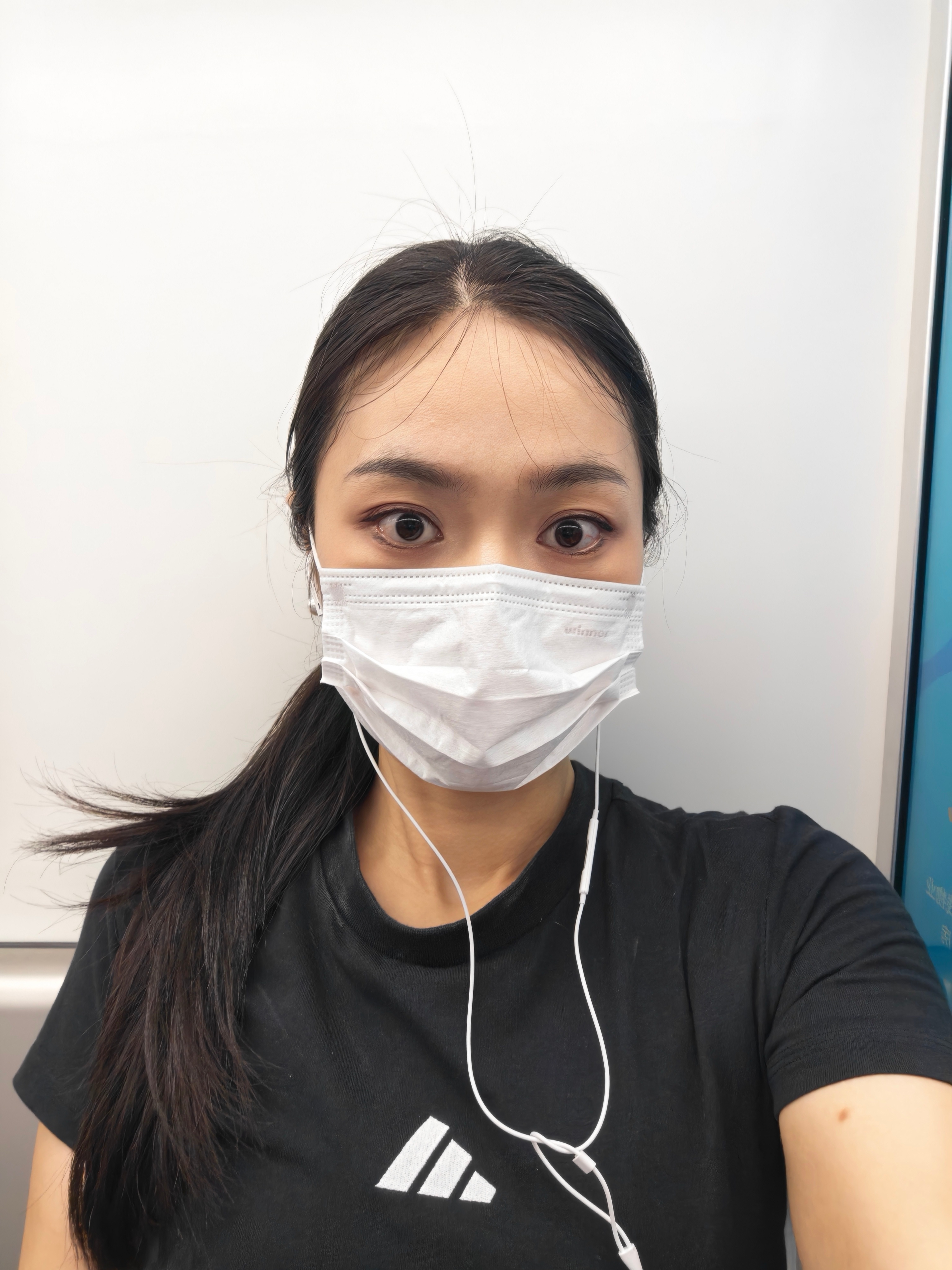 天特别热！出门上课！天天大光明，主要是热的没招进地铁又冷的要死，迟早被这种一冷一