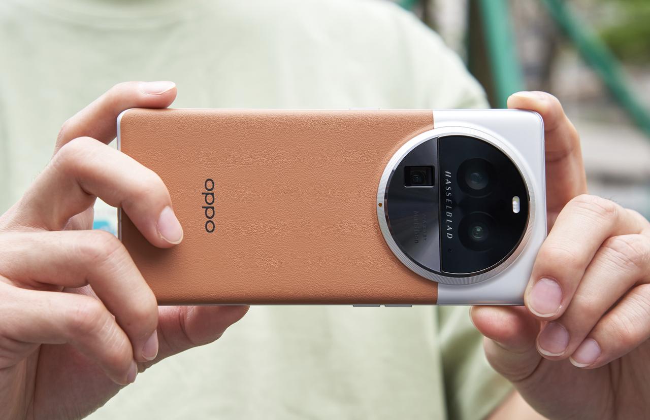 随着现在手机开始普及潜望长焦镜头、大底传感器后，感觉相机行业受到挺大的冲击，尤其