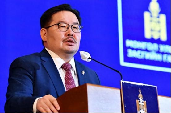 邻国又又又变天了，亲华总理一夜下台，自嘲辞职是因为国家利益？
 
这场政坛变动来