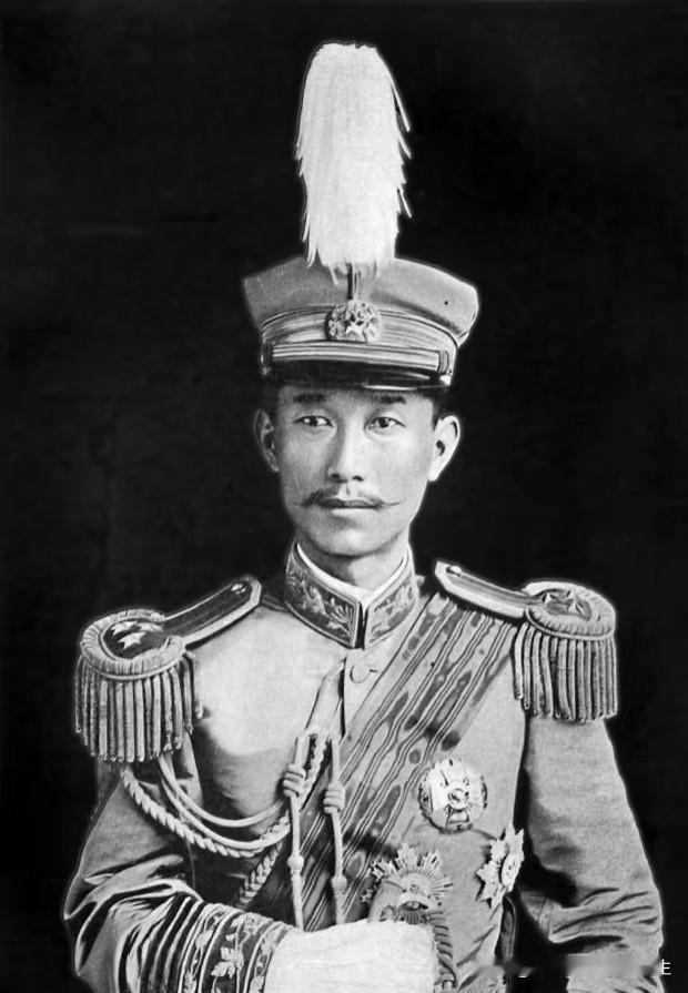 不是蔡锷夫人，是刘新英
 
中国人 历史的笔墨总爱给女性贴上附属标签，刘新英便被