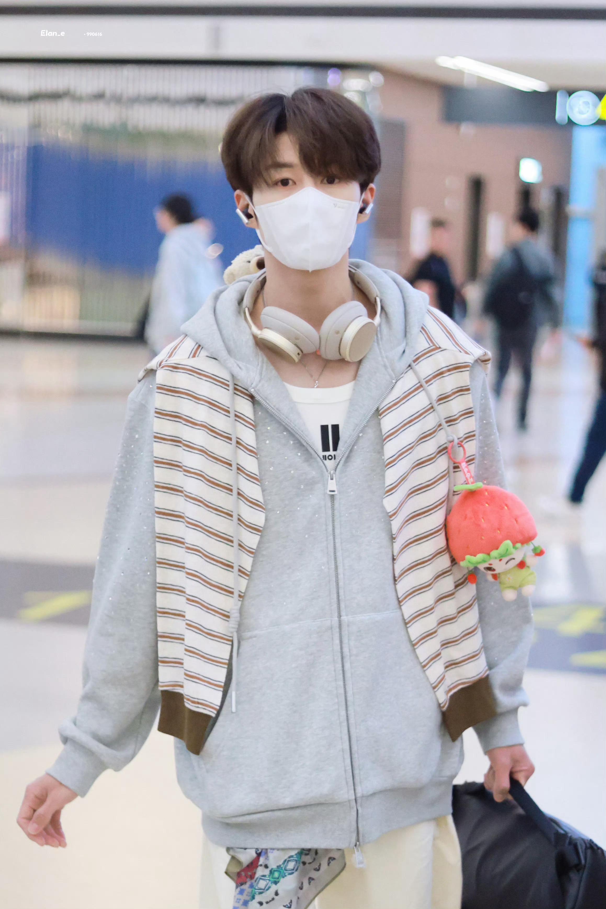 卓沅 💜 卓沅的沅气日常 这小孩的小心思可可爱了“我要把我可爱的女鹅放到最醒目