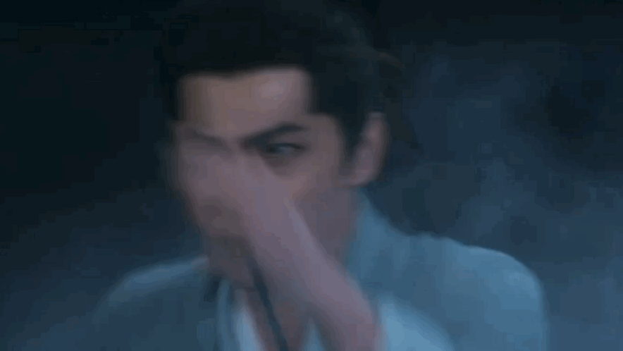 这个雾还是云啊，看起来好不自然，感觉好明显特效感杨洋前面一点烟or雾都没有。。。
