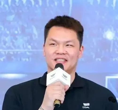 角色新征程！朱芳雨转换赛道助力地方赛事，令人感慨
 
曾经身披广东战袍，在CBA