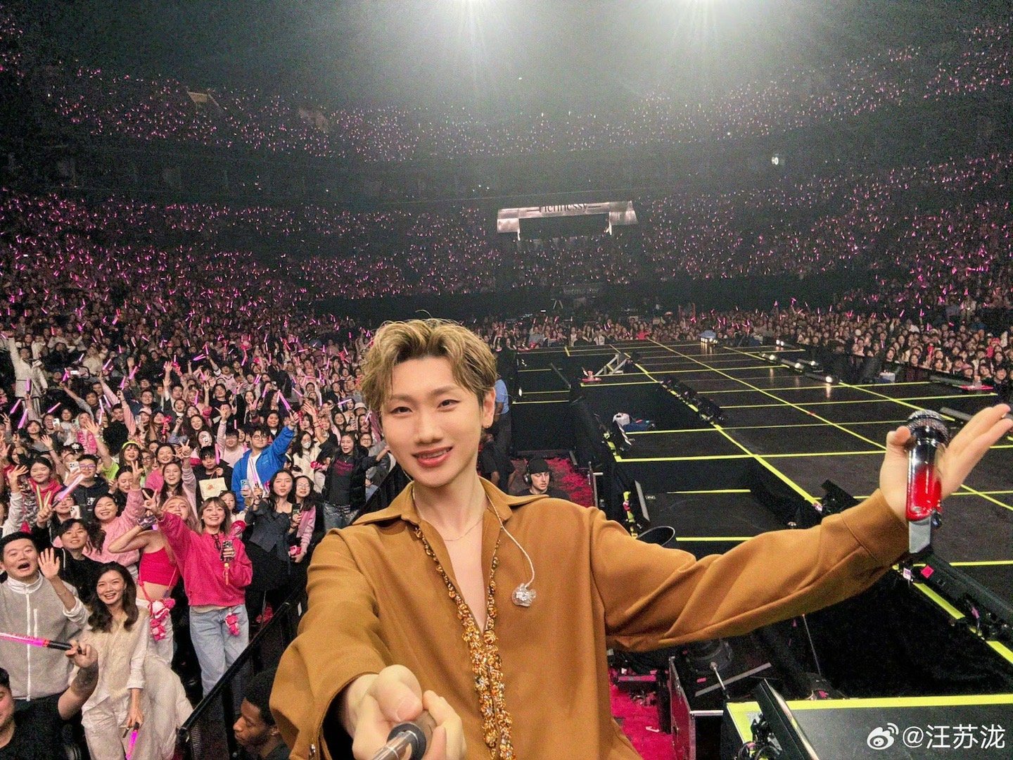 汪苏泷说音乐没有时差“不管我们隔着多远，我们之间是没有时差的。”汪苏泷这句话说得