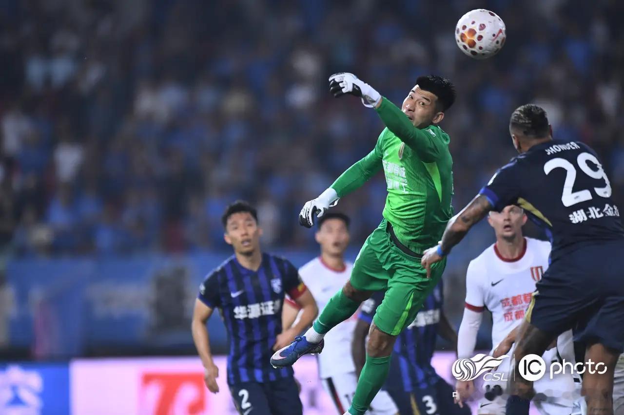 我估计昨夜之后，成都球迷不会再吐槽哈哥刘殿座！

几乎九成球迷都认为蓉城1：0险