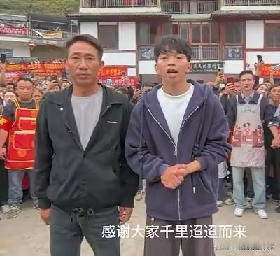 相由心生不是没道理的。
徐成金看着比弟弟老一大截。
可这兄弟俩，只差三岁。

弟
