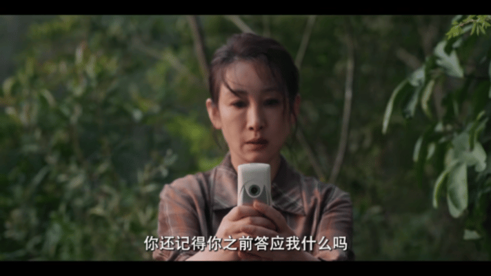 孙俪秦海璐全组飙戏电视剧原地逃离年少相伴的马红蕾与陈晓莲，因绑架案命运捆绑。孙俪