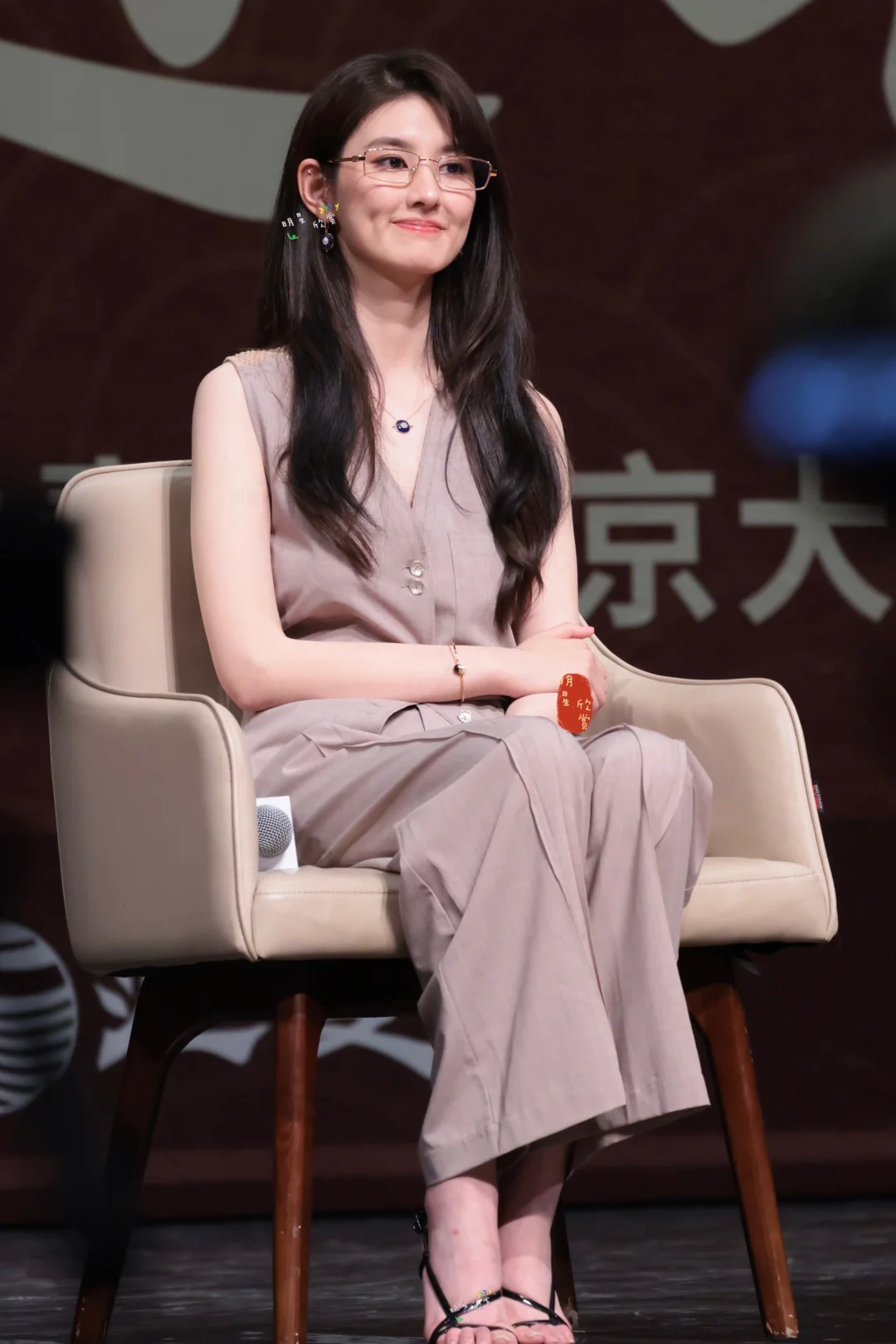 今天是知性风的楚嘉禾，完全学姐来的