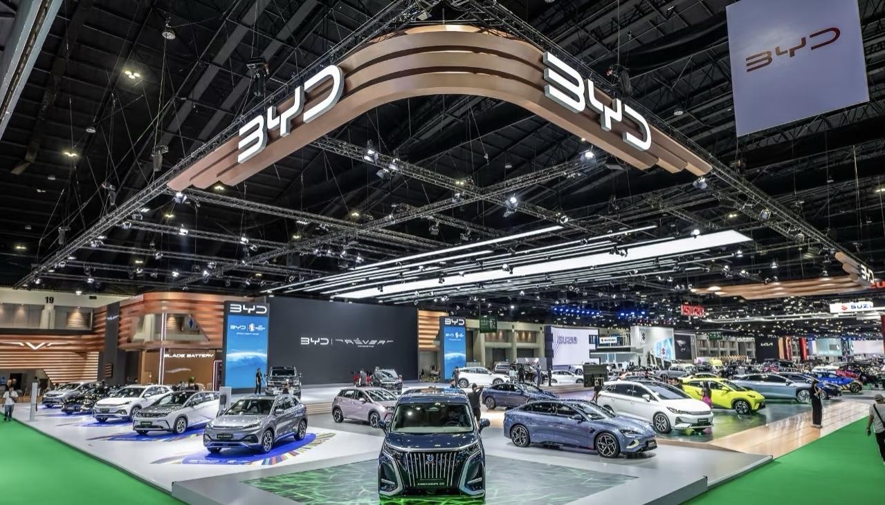 比亚迪三季报：一年不到烧掉438亿研发费，比“双十一”剁手还狠？


假如车企也