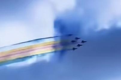 刷到一个视频顿时泪目:伊朗网友说，大半个世界都在战争，只有中国还在拿战斗机给他们