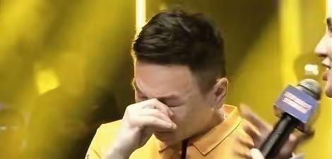 年少封神，历经病痛蛰伏，一杆问鼎千万之巅！恭喜吴珈庆拿下独牙传奇总决赛冠军，台坛
