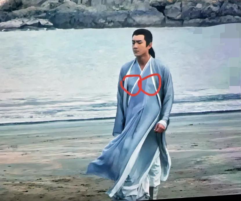 哈哈哈，笑死我了，每次我都是很想疑问，网友说他这是胸肌，他哪来的胸肌，就是肉肉好