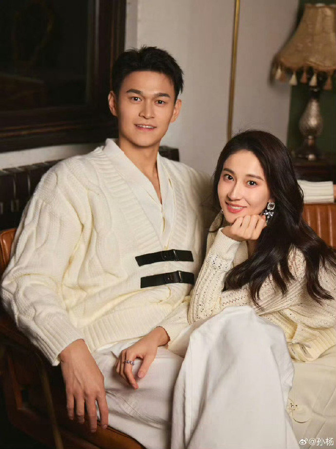 张豆豆没头脑孙杨不高兴以为孙杨被定住了 别人撒糖是亲亲抱抱，他俩撒糖是你发呆我傻