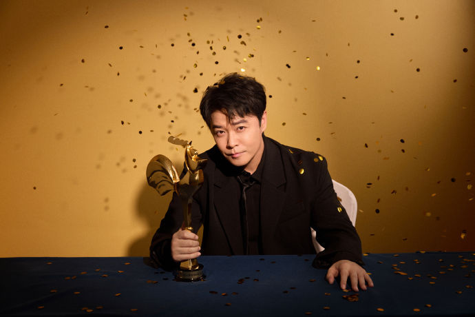 陈思诚获奖发言感谢王宝强刘昊然 唐探获年度喜剧，陈思诚发言里宝强与昊然是关键词！