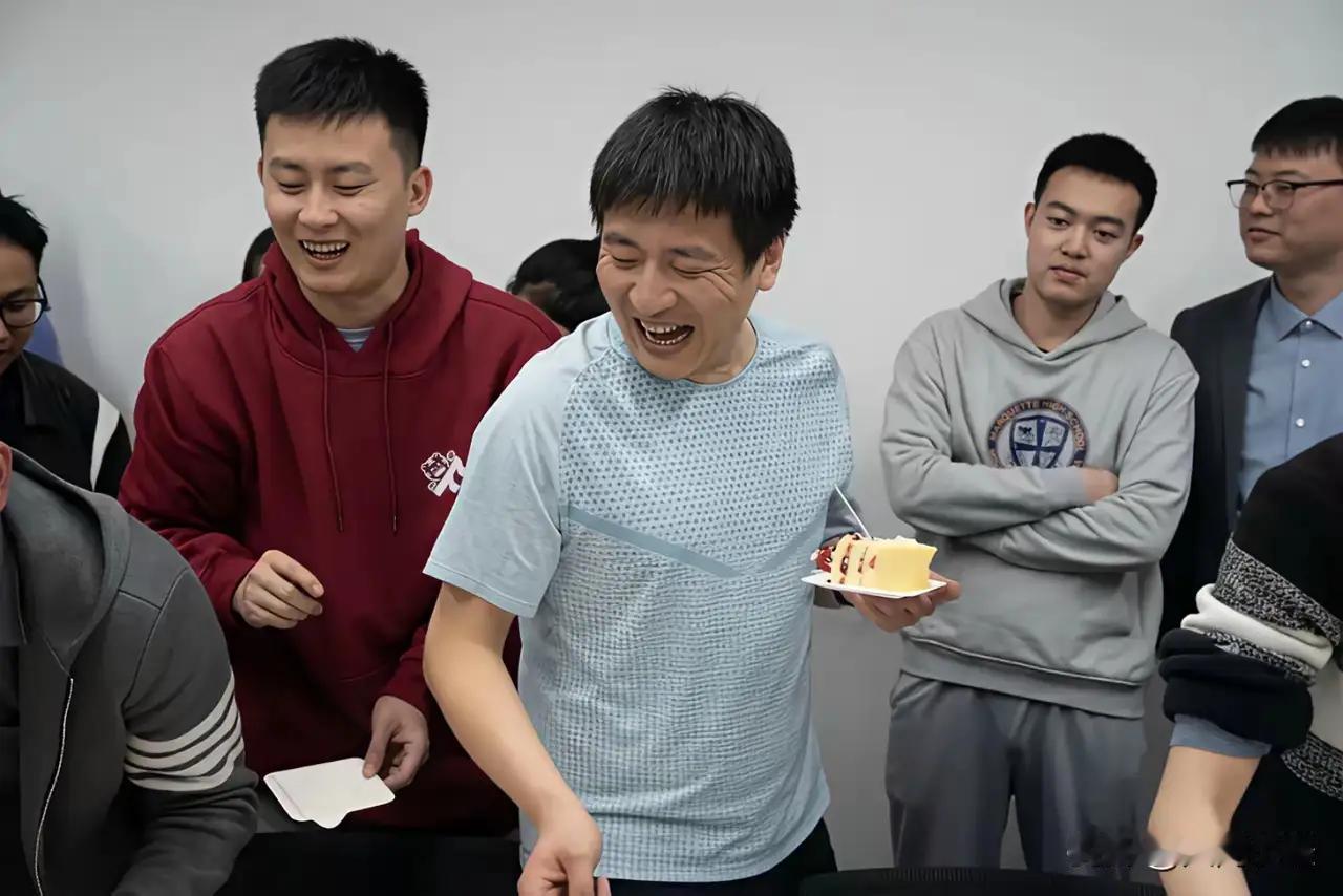 大盛老师不是那个离职的，别拿错了对象！

 大盛老师声明， 他不是那个离职的老师