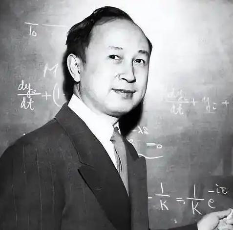1955年，钱学森回国后，中科院每月给他发350元人民币，后来增聘为院士后，每月