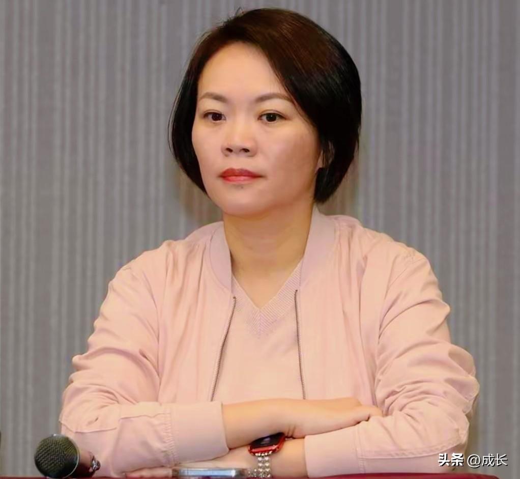 民进党台北市议员简舒培，此前在社交平台大肆宣称，金华中学营养午餐出现集体食物中毒