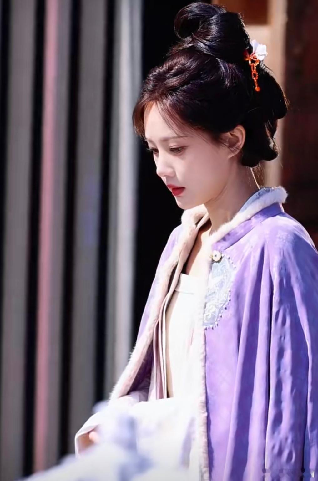 紫色的李一桐好有韵味，古风感拉满，太美了！ 