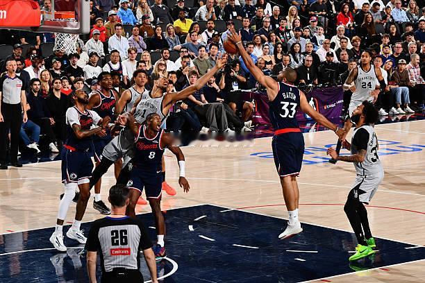 虽然巴图姆在场上毫无作用，但他还是得出现在轮换阵容中，直到确认他打不了，他才会下