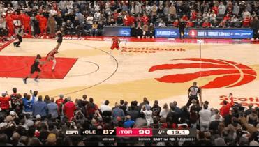 这招不灵！成反噬！米切尔想学亚历山大骗犯规，结果裁判不理会，接近20秒的进攻时间