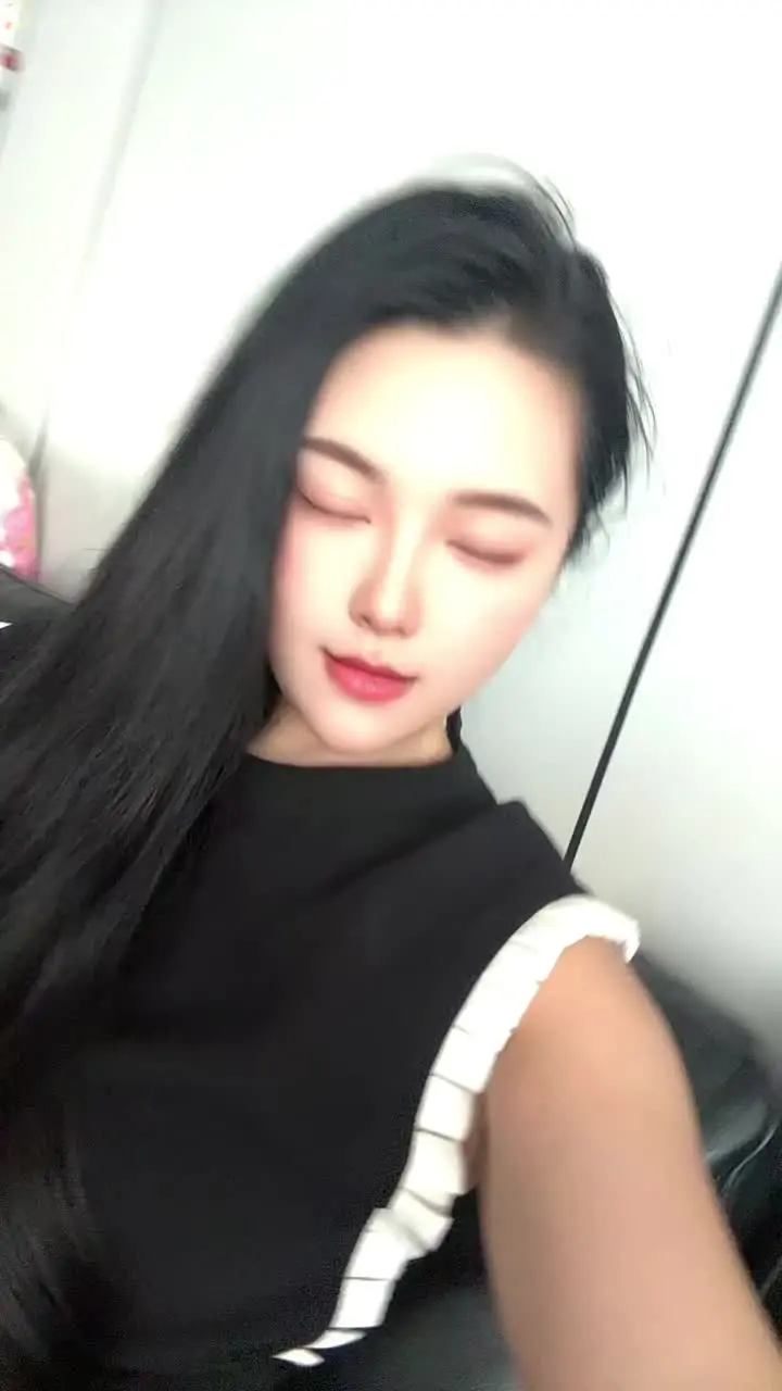 “你可以什么都听，但不能什么都信，其实很多关系不用风吹，自己就散了…”
