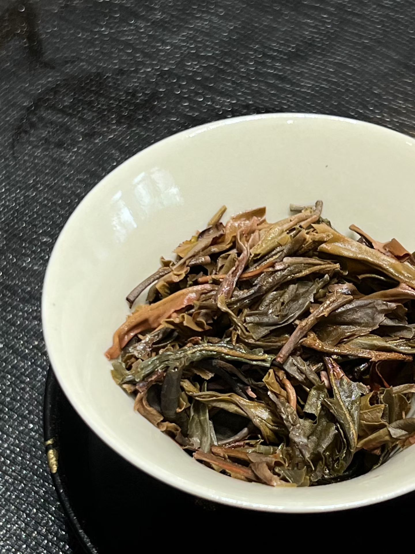 茶道  茶，从来不止是一片树叶的饮品。它藏在中国人的日常烟火里，渗透在人际交往、