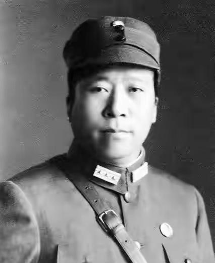我一直觉得，杨虎城这个人，死法是自己选的。

不是说他想死。

是他有机会活，他