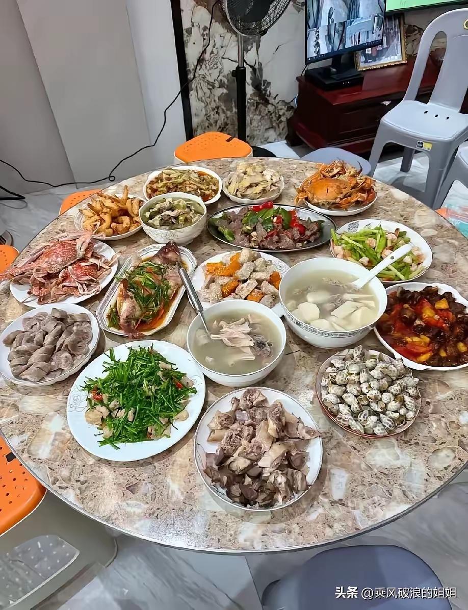 网友：
​这是第一次去男朋友家，婆婆给做的一桌子菜，这算不算重视？

网友们表示
