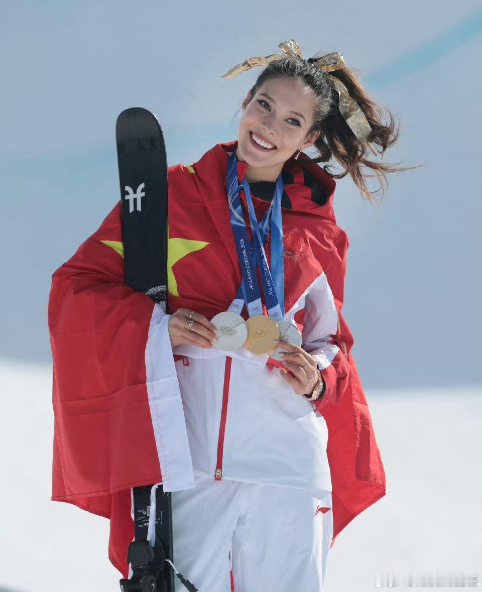 谷爱凌发博晒金牌羡慕吗？ 