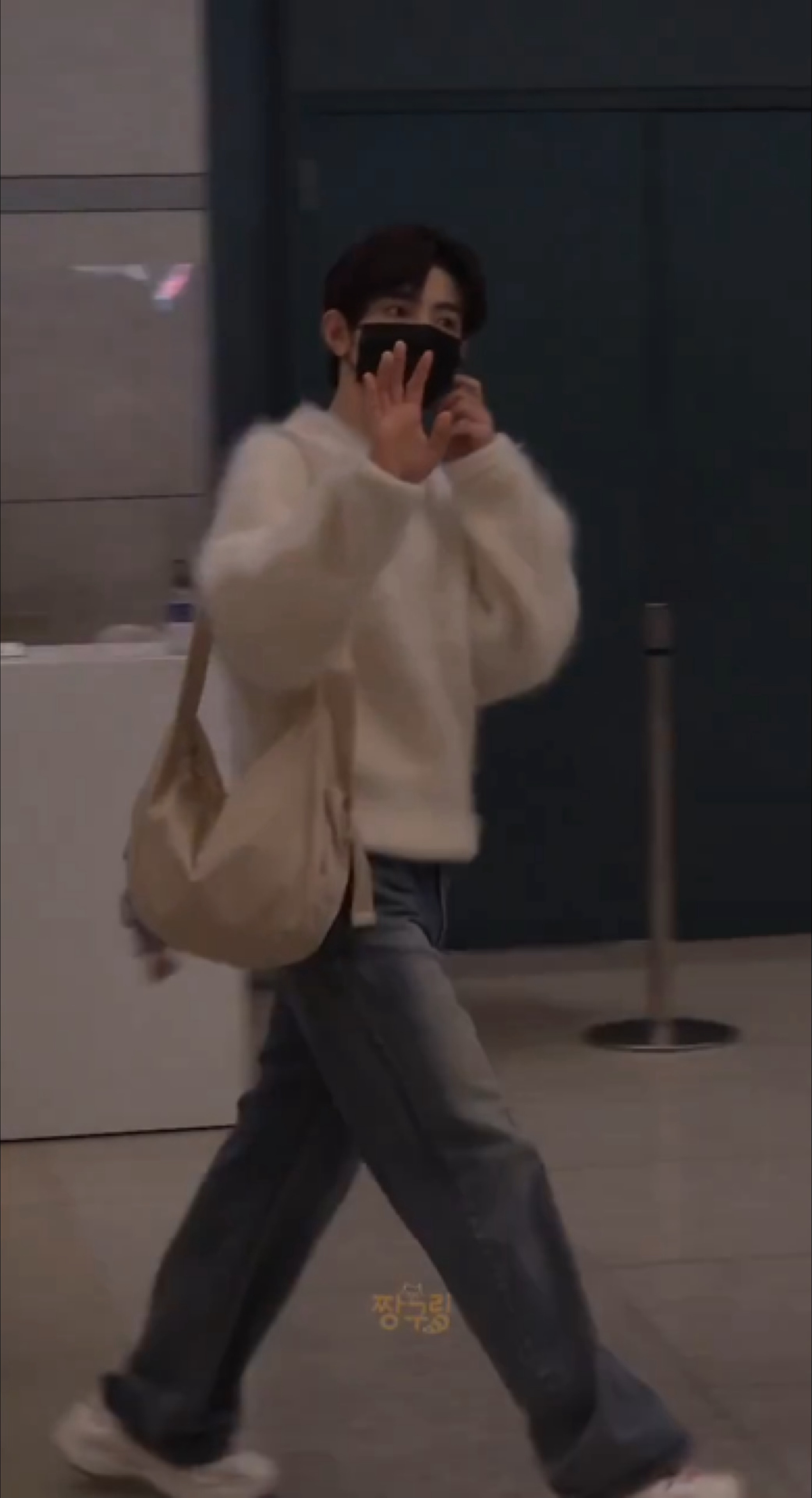 章昊仁川到达 毛茸茸的糯米团子 好温柔的哥哥