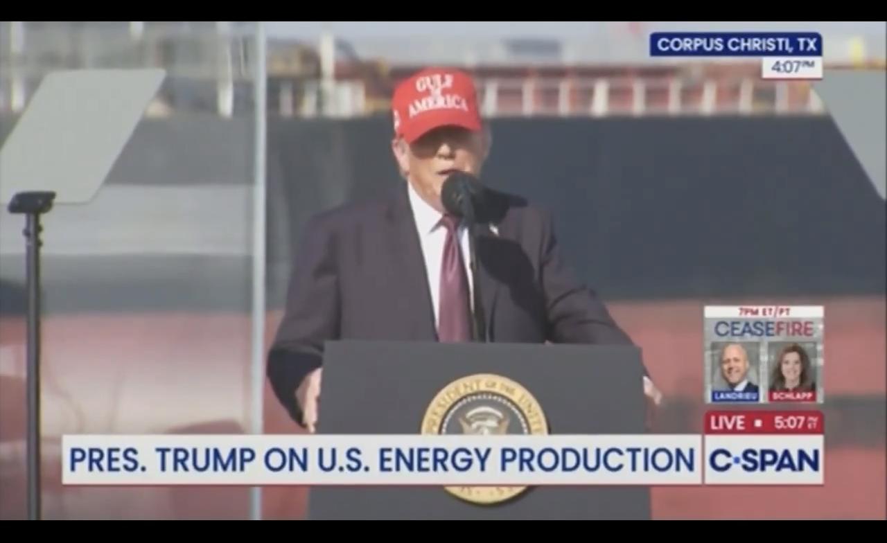 没有谁比川普更能胡扯的了

特朗普讲述了一个离奇的故事，说有个警察告诉他，股市上