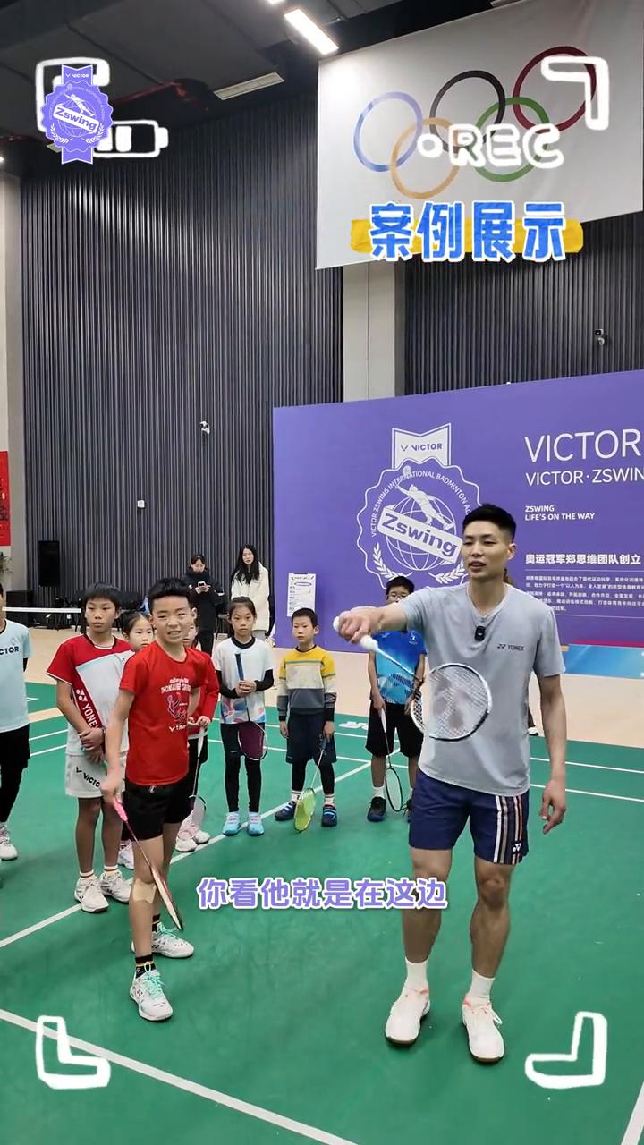 周天成假动作教学之假放真挑。
欢迎成哥。
·技术要点1：其实这个技术是我以前的印